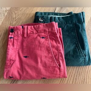 MEN’S OLD NAVY SET OF TWO ULTIMATE SLIM SHORTS, SIZE 32.